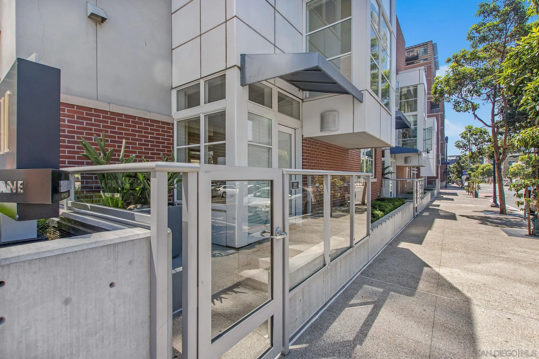 531 8th Ave Unit Th114