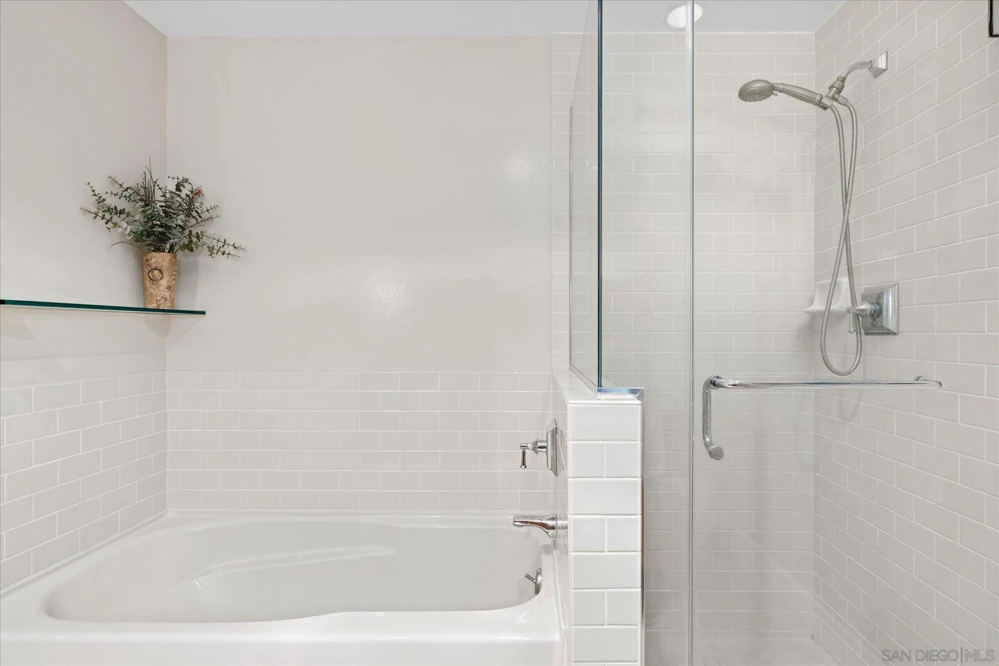 700 W Harbor Unit 1204