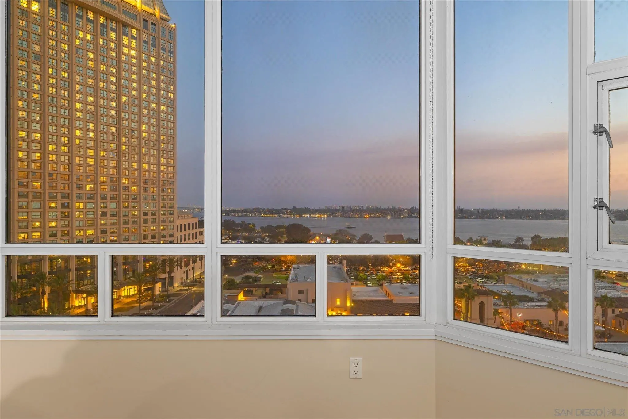 700 W Harbor Unit 1204