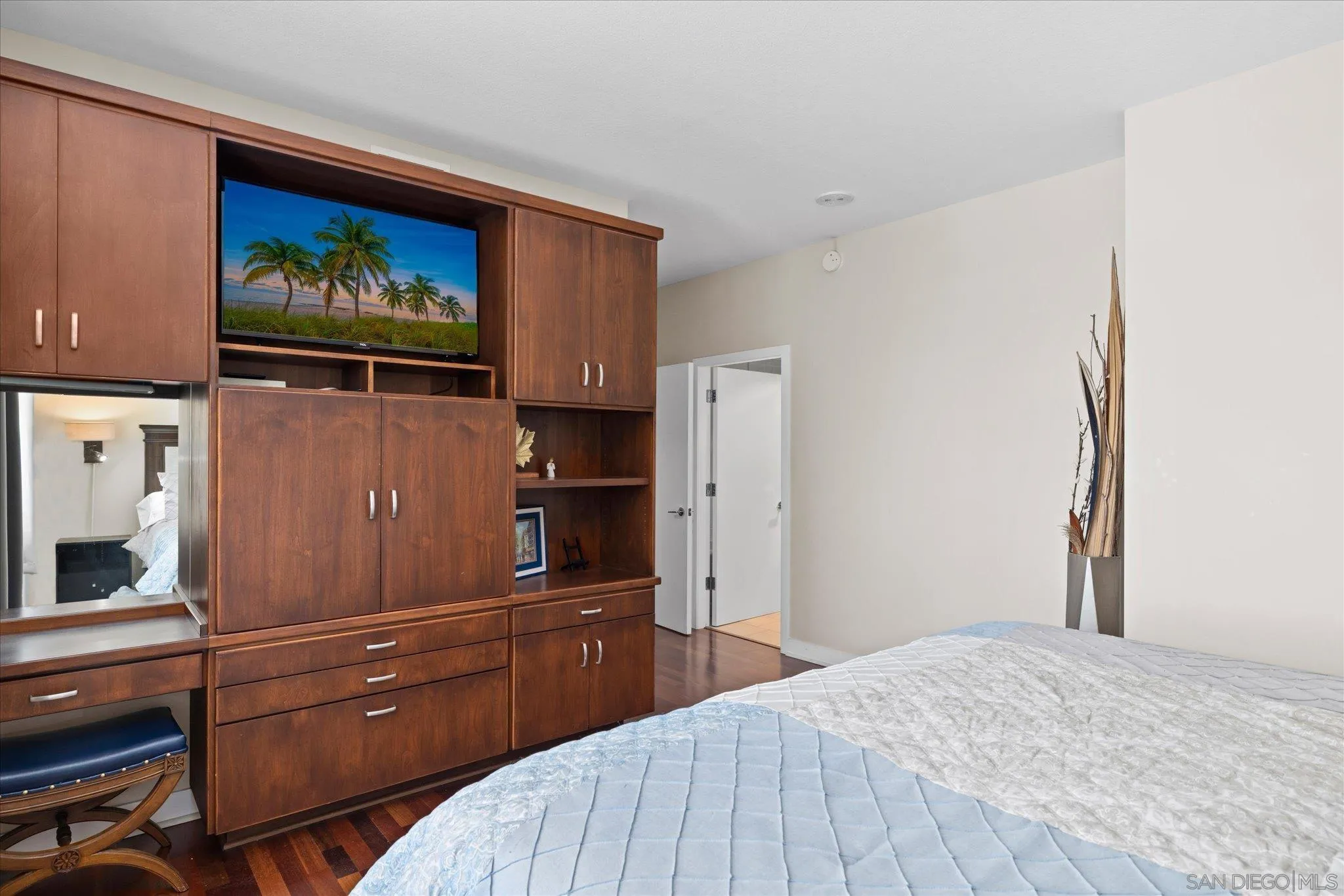 700 W Harbor Unit 1204