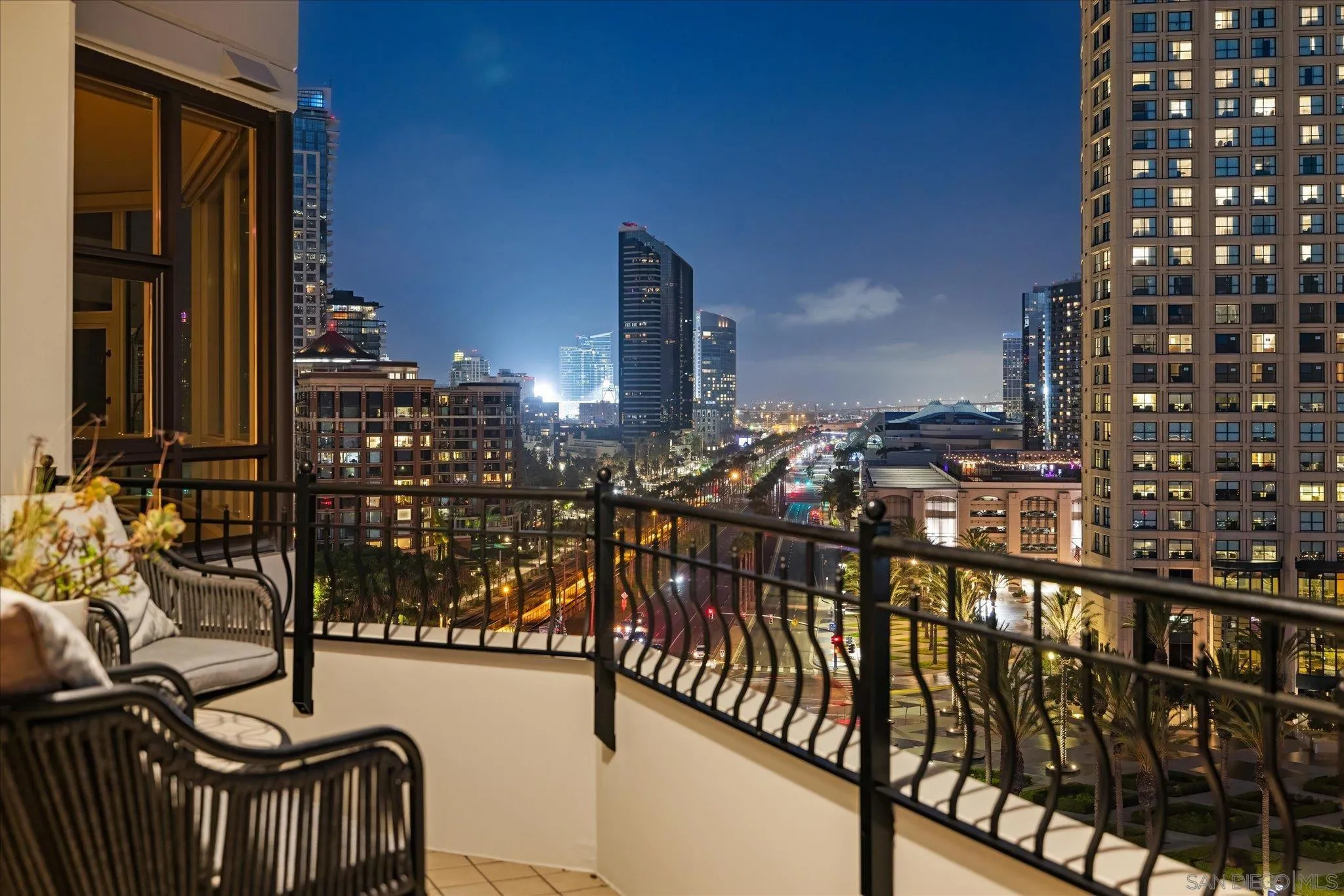 700 W Harbor Unit 1204