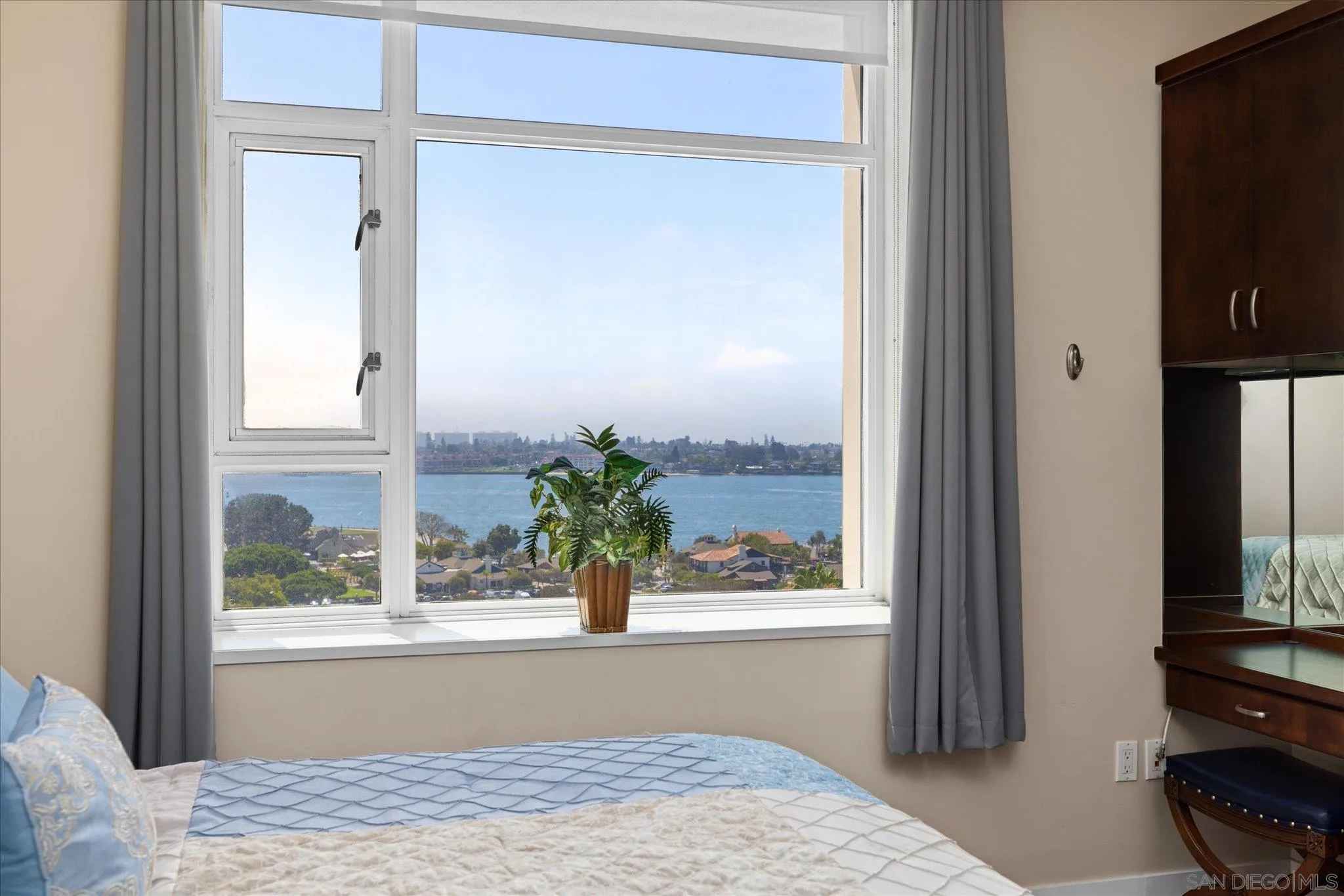 700 W Harbor Unit 1204