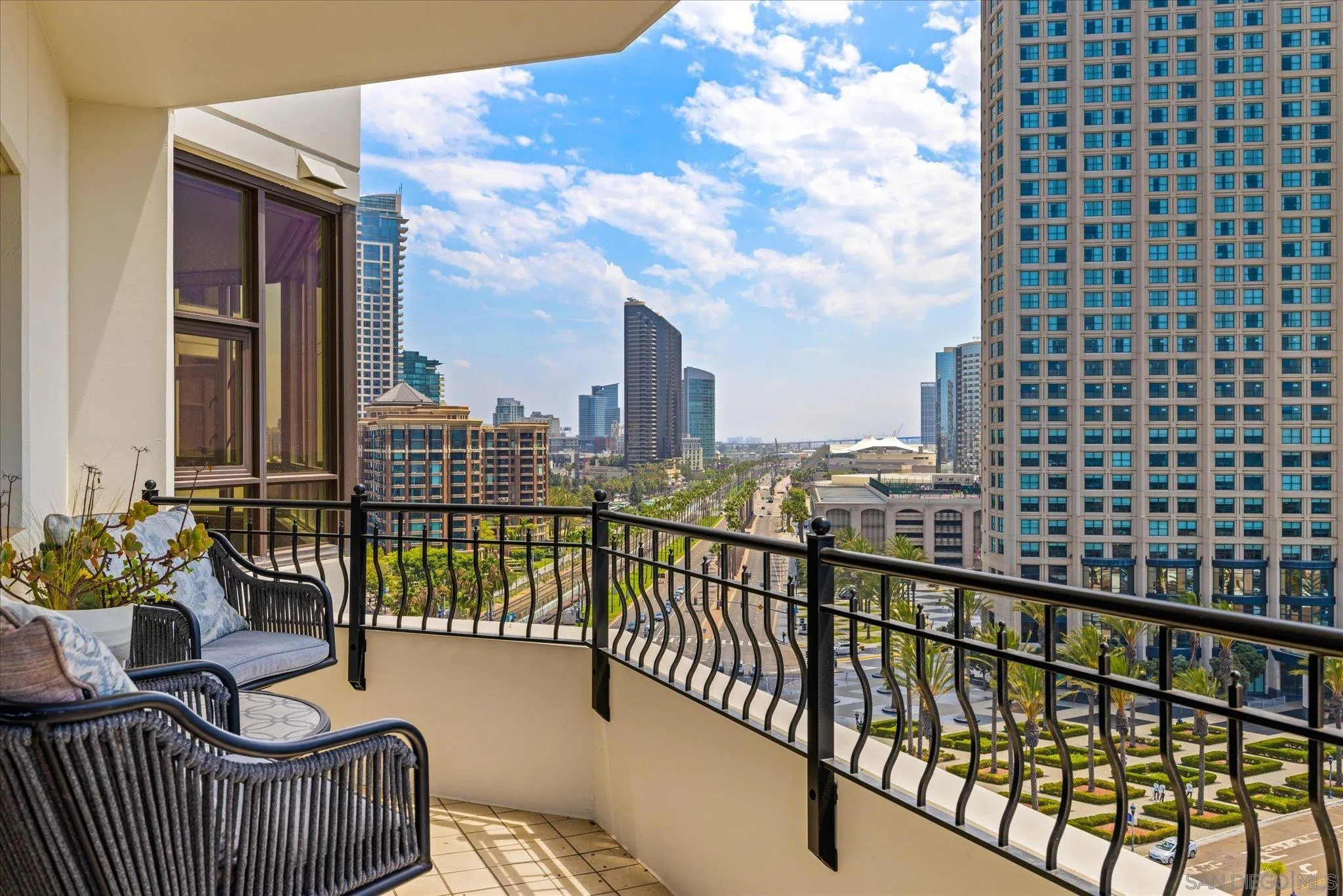 700 W Harbor Unit 1204