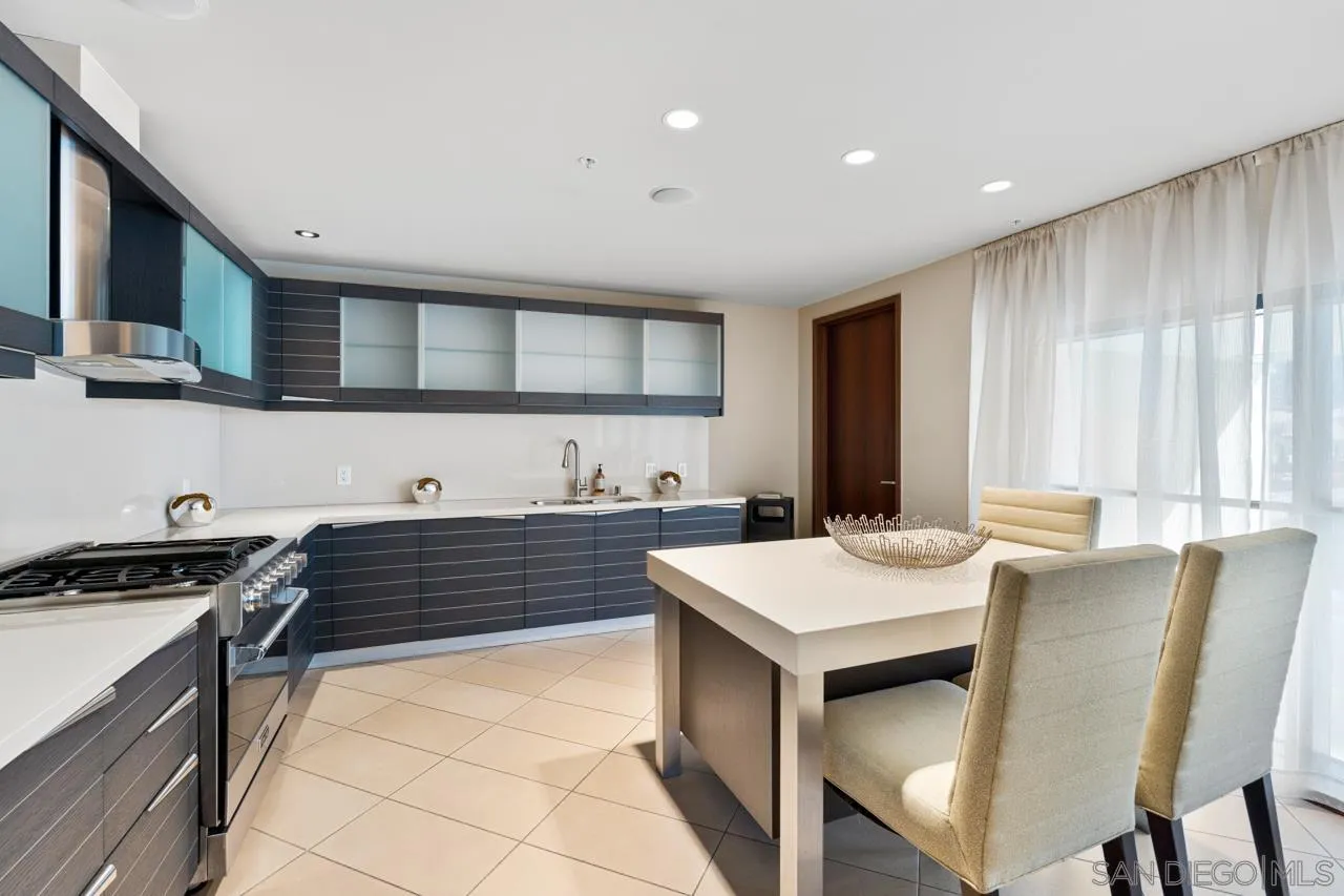 1325 Pacific Hwy Unit 706