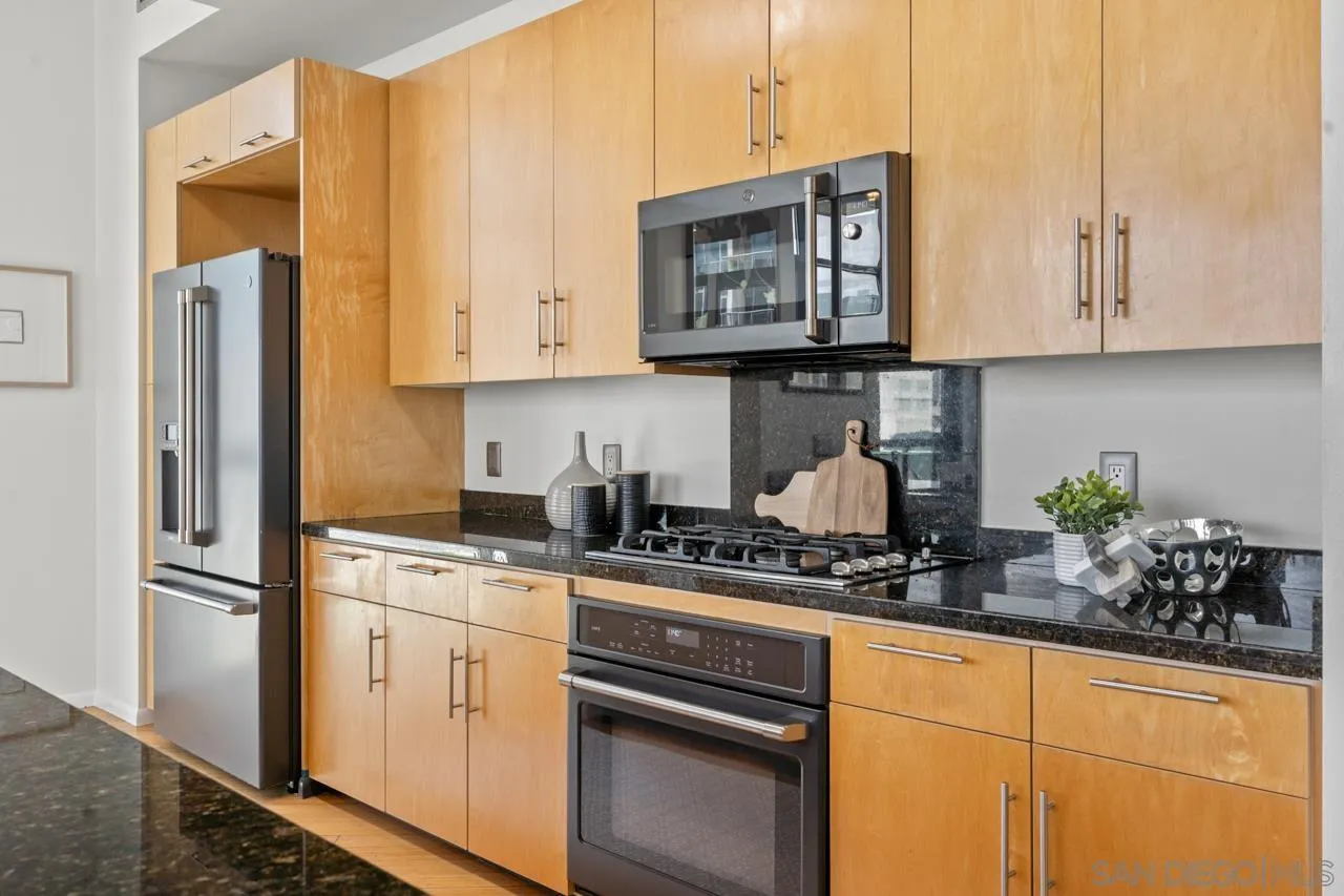 527 10th Ave Unit 503