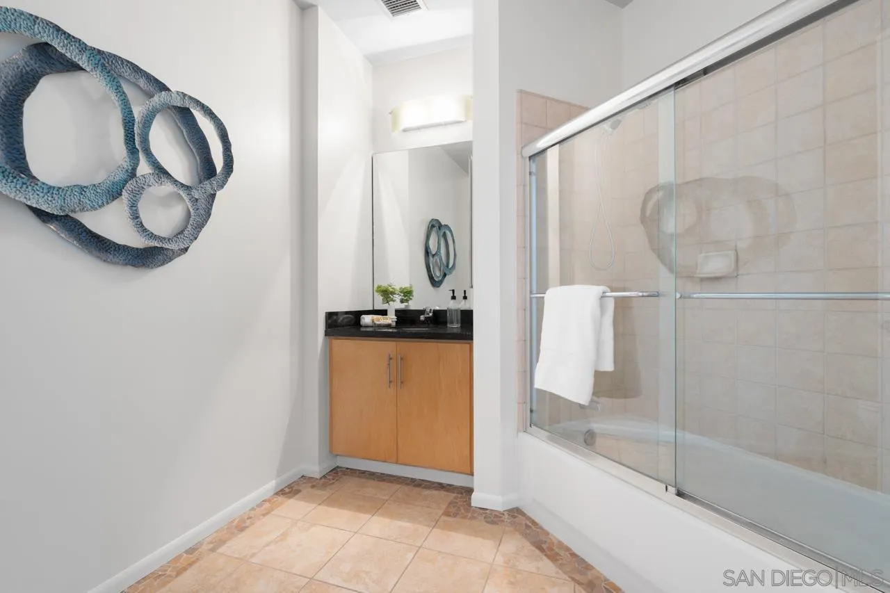 527 10th Ave Unit 503