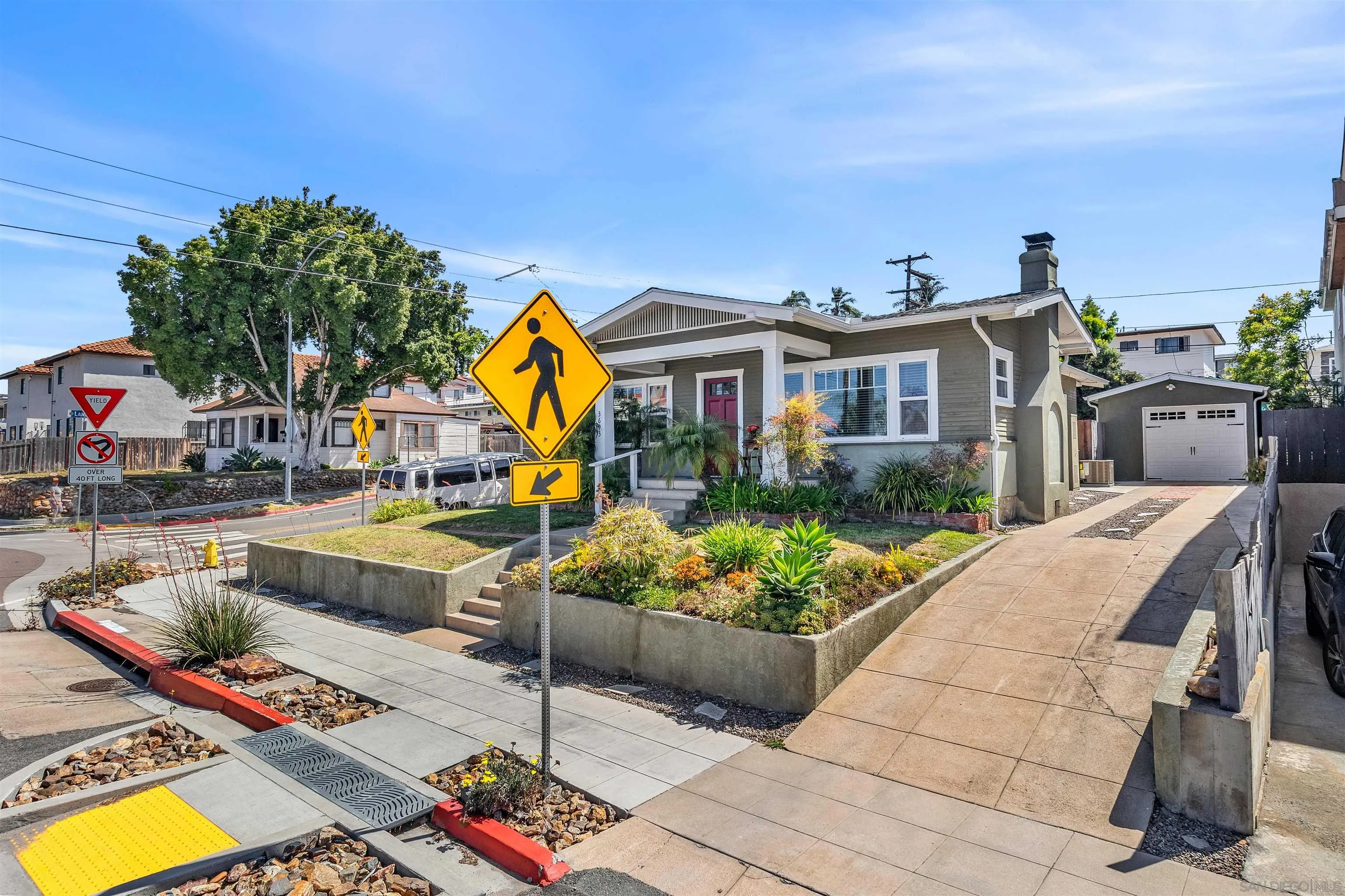3693 Arnold Ave