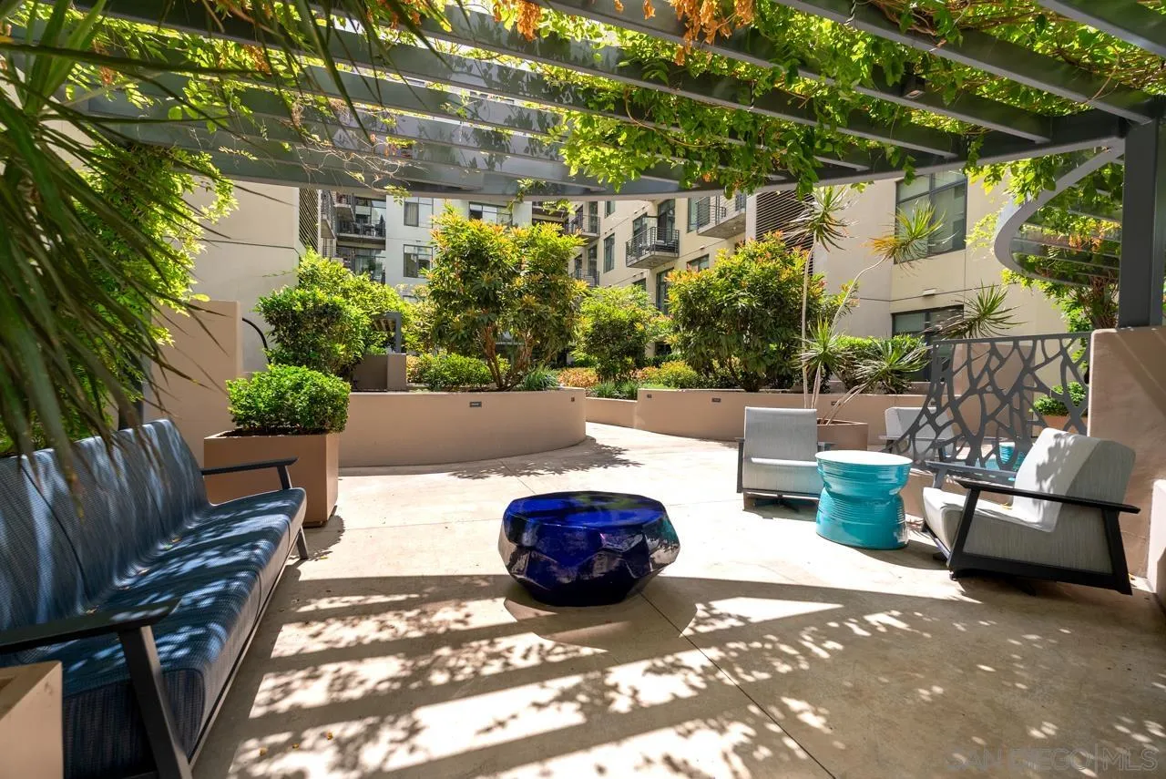 527 10th Ave Unit 503