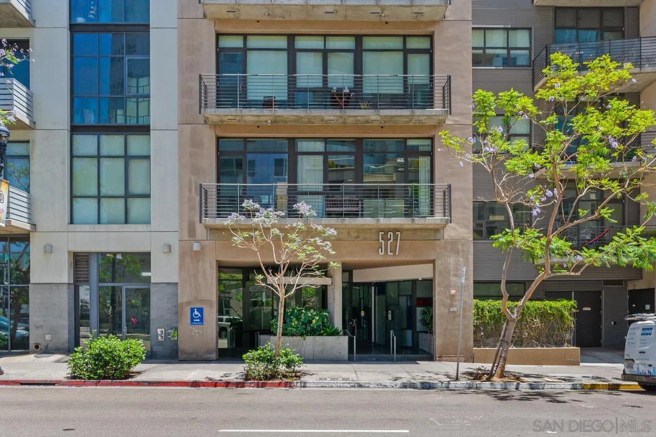 527 10th Ave Unit 503