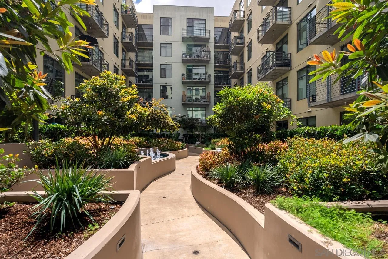 527 10th Ave Unit 503