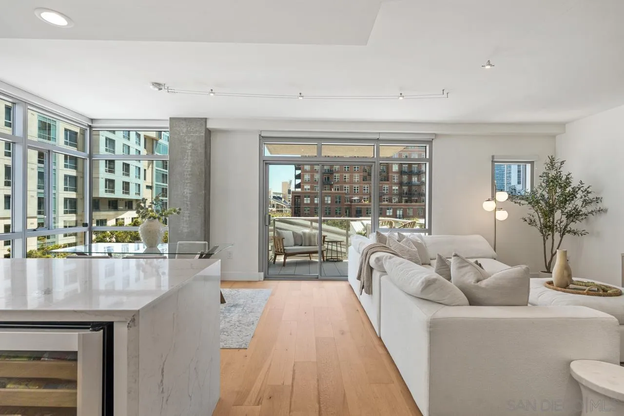 800 The Mark Ln Unit 406
