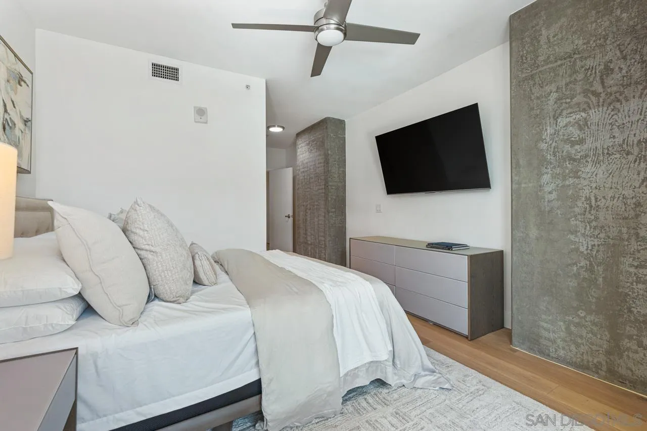 800 The Mark Ln Unit 406