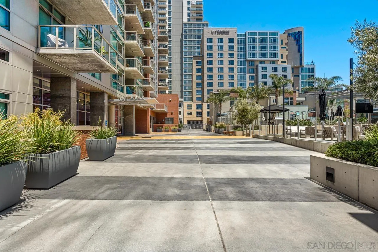800 The Mark Ln Unit 406