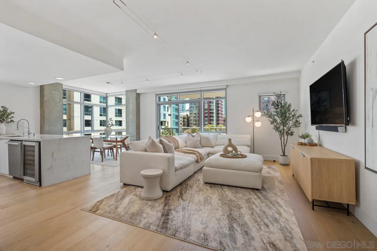 800 The Mark Ln Unit 406