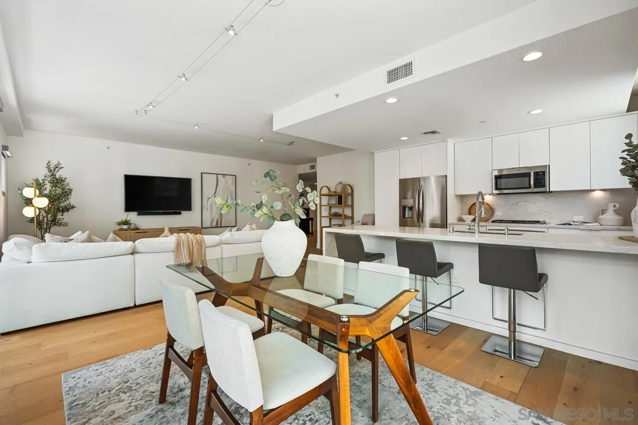 800 The Mark Ln Unit 406