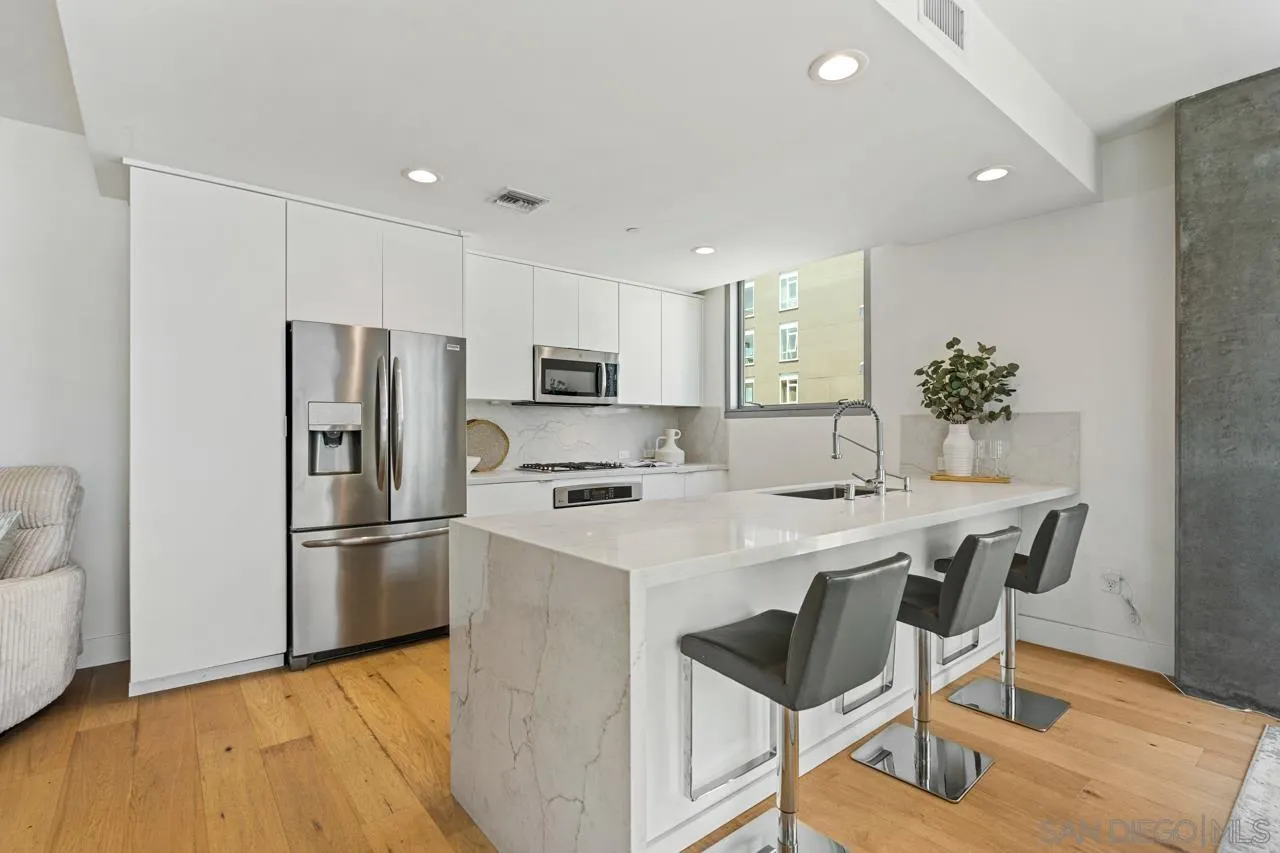 800 The Mark Ln Unit 406