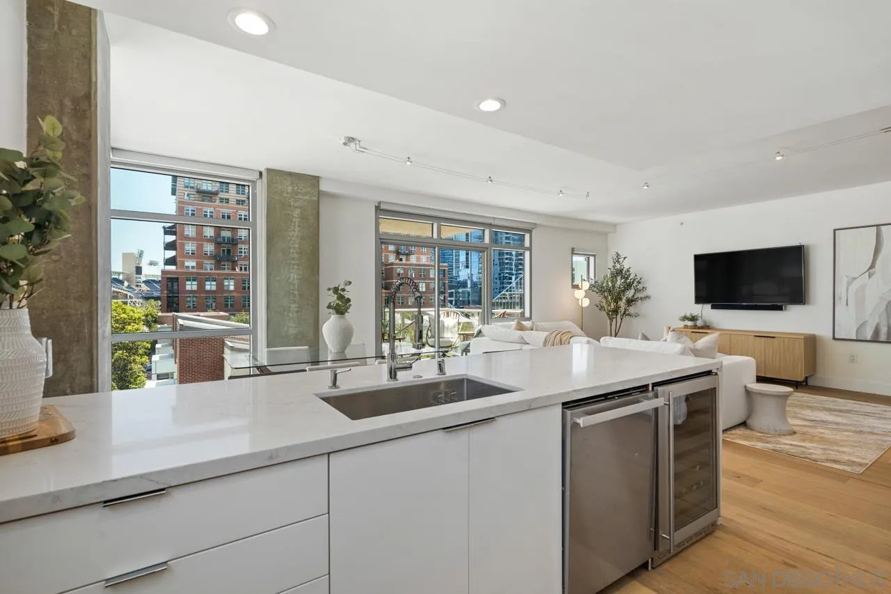 800 The Mark Ln Unit 406