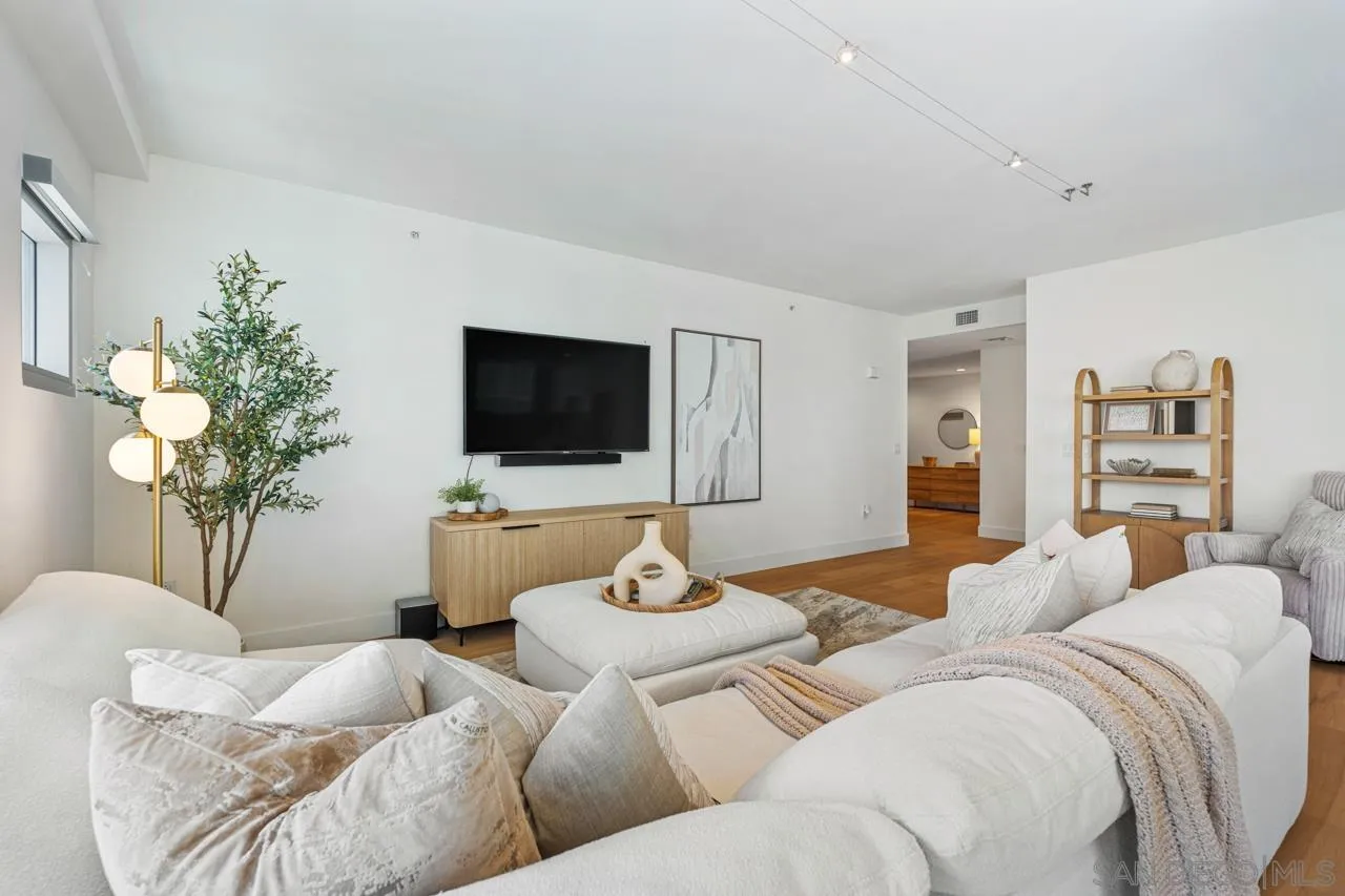 800 The Mark Ln Unit 406