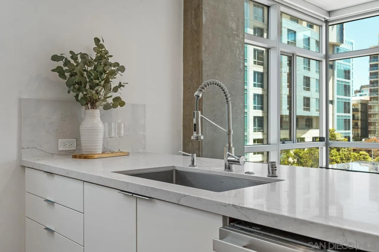 800 The Mark Ln Unit 406
