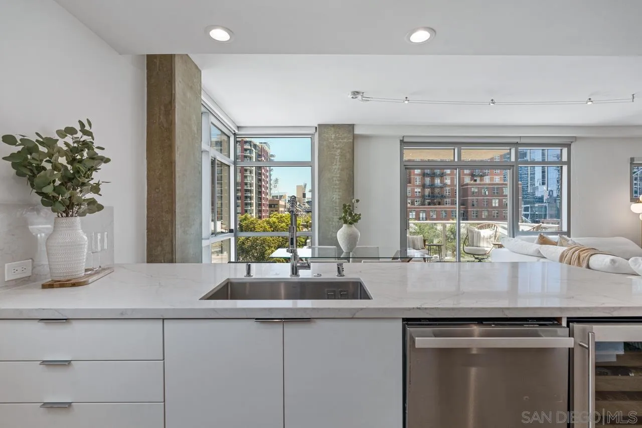 800 The Mark Ln Unit 406