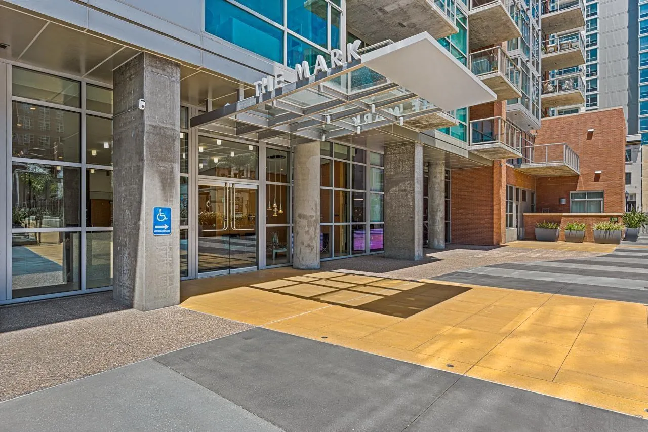 800 The Mark Ln Unit 406