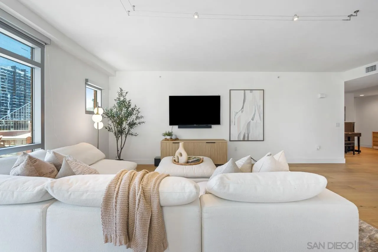 800 The Mark Ln Unit 406