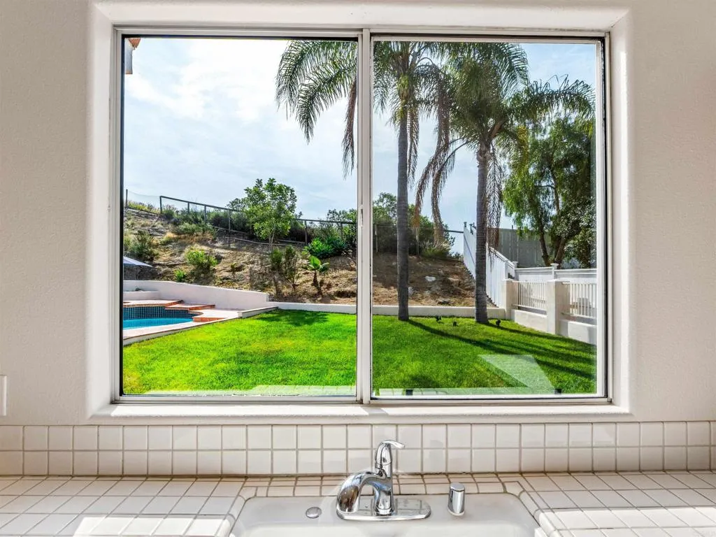 1155 Avenida Azul