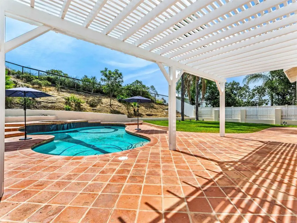 1155 Avenida Azul