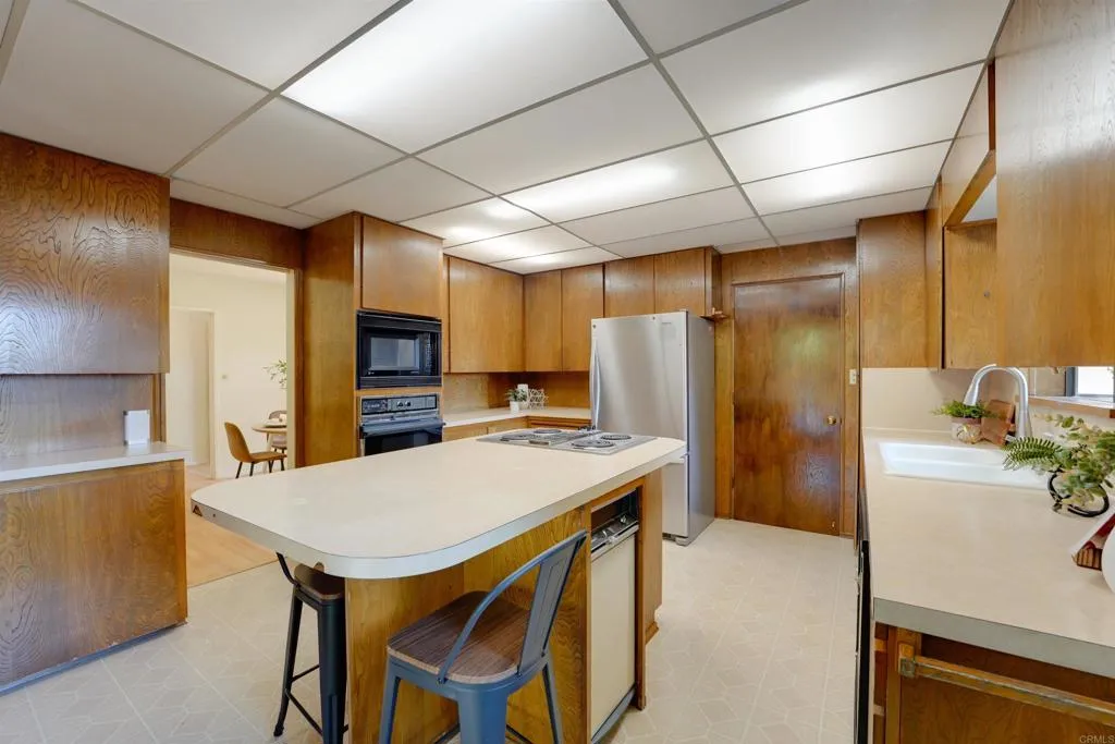 1115 W 11th Avenue