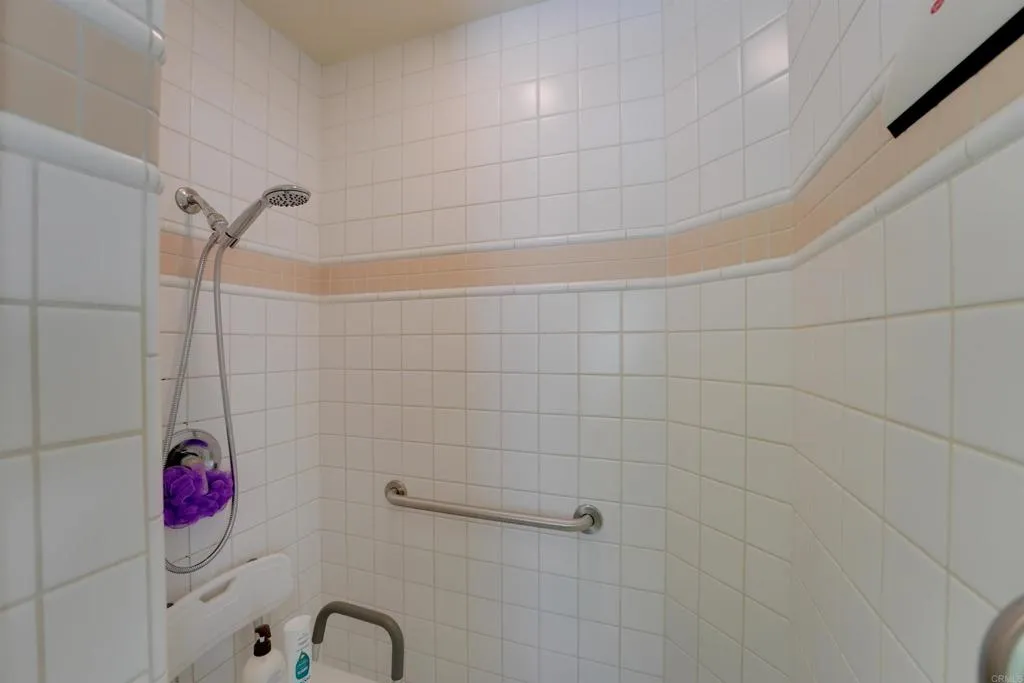 1115 W 11th Avenue