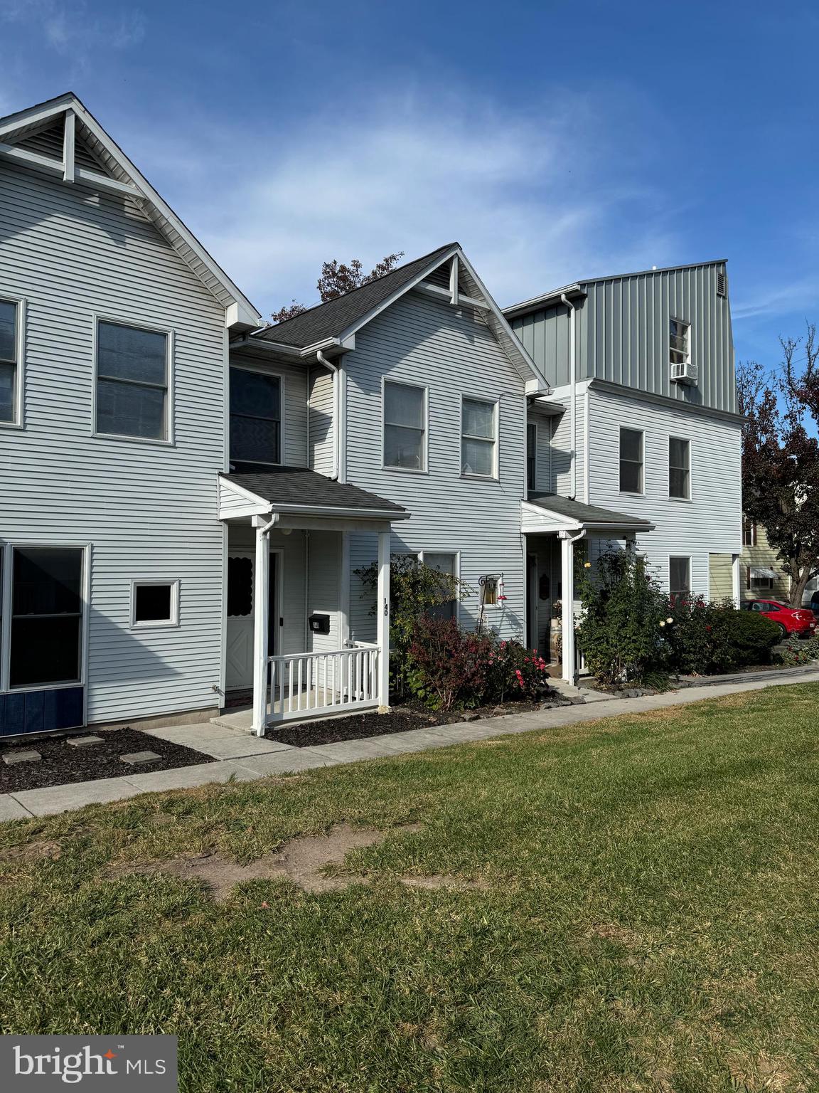138 W High St