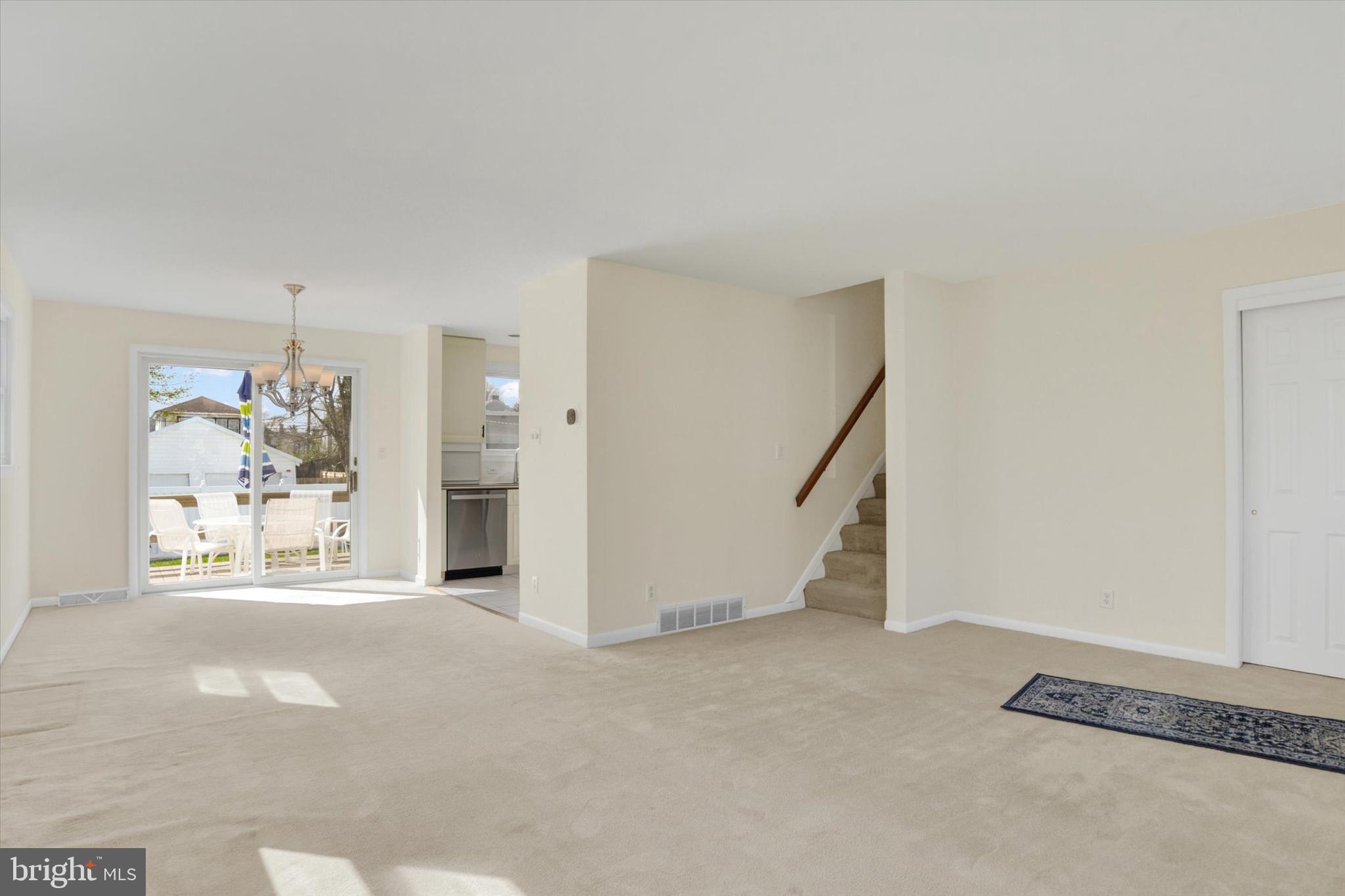 106 E Woodland Dr