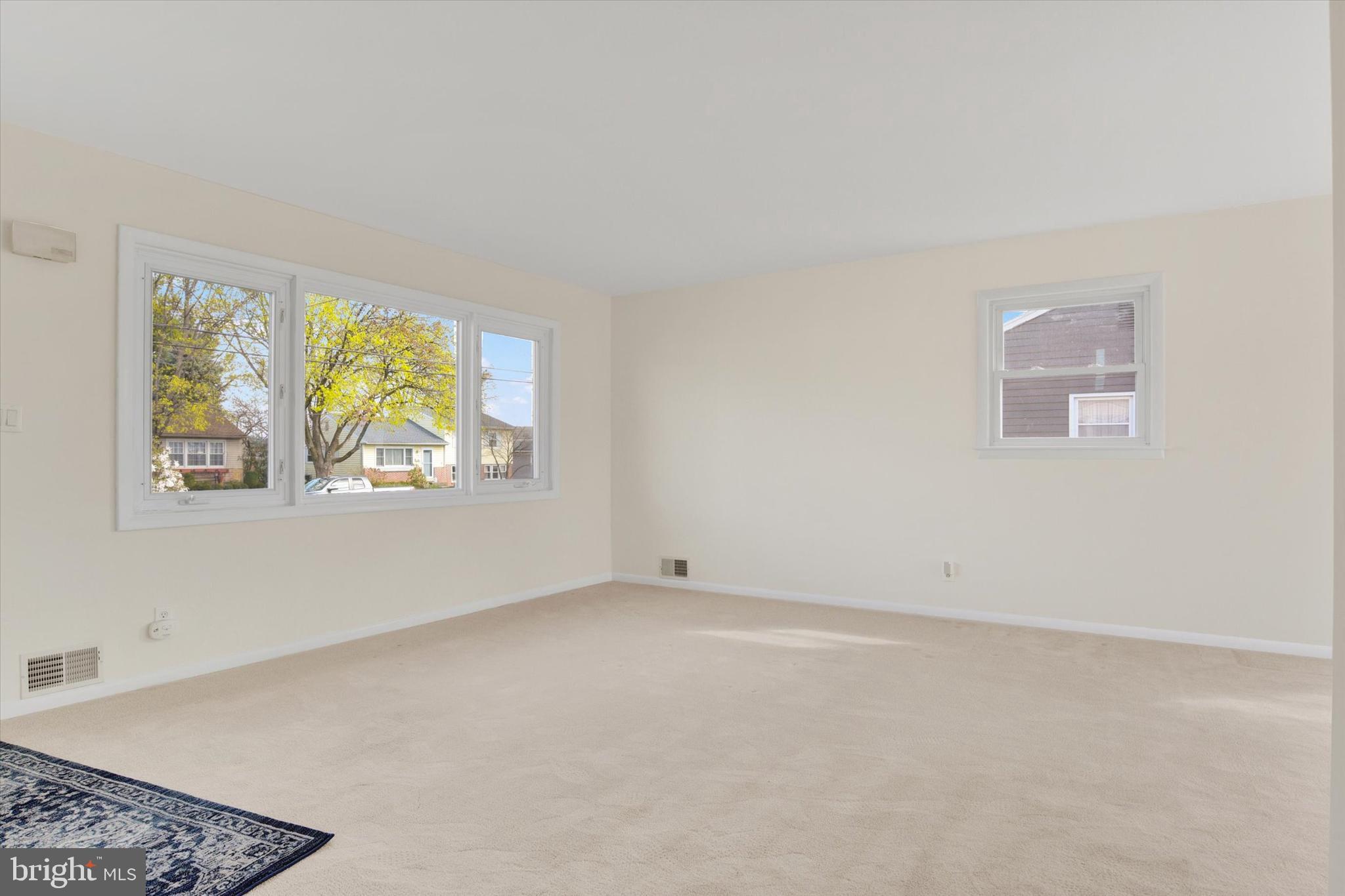 106 E Woodland Dr