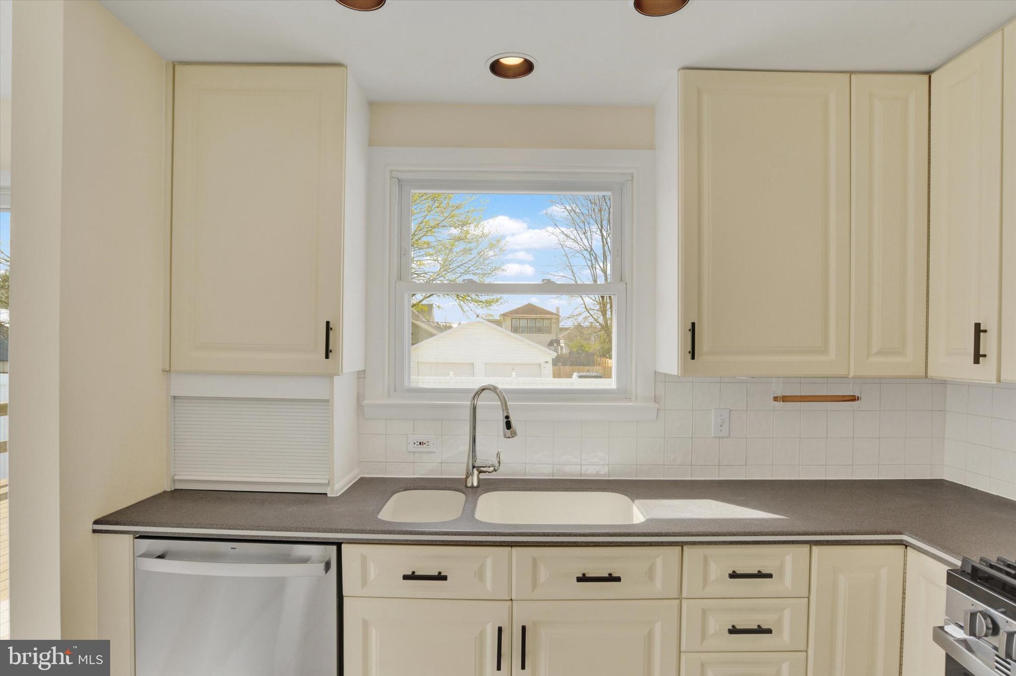 106 E Woodland Dr