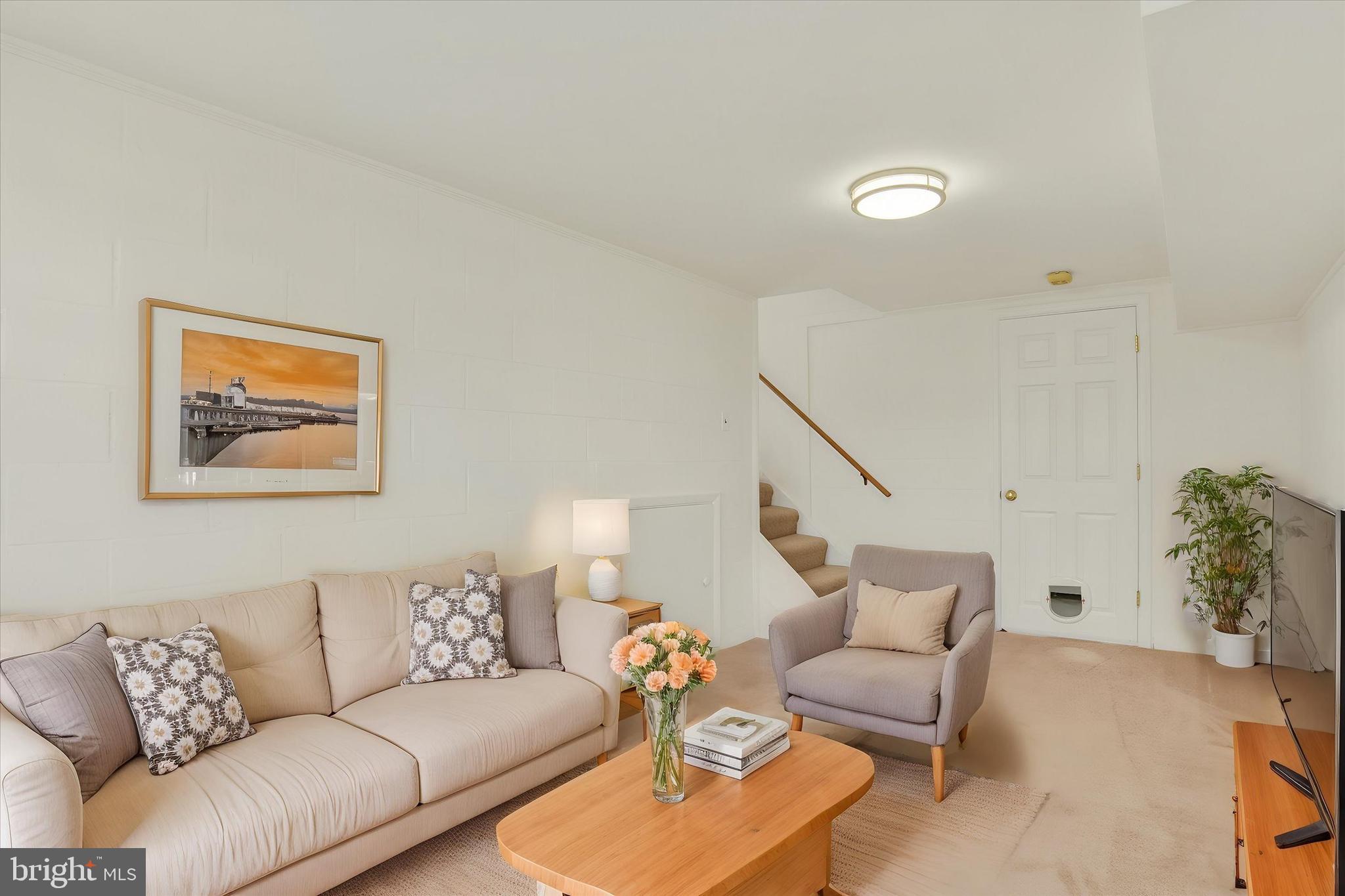 106 E Woodland Dr