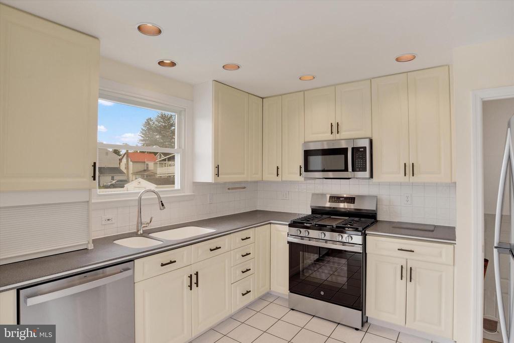 106 E Woodland Dr