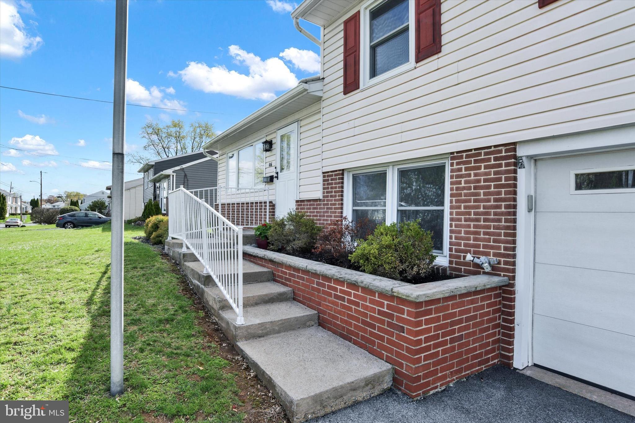 106 E Woodland Dr