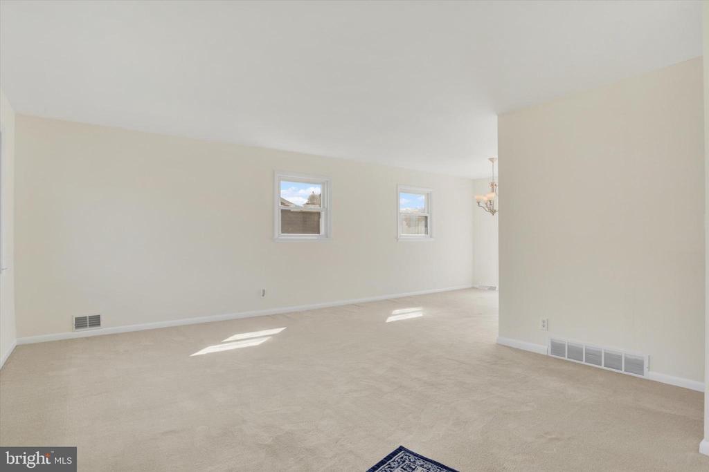 106 E Woodland Dr