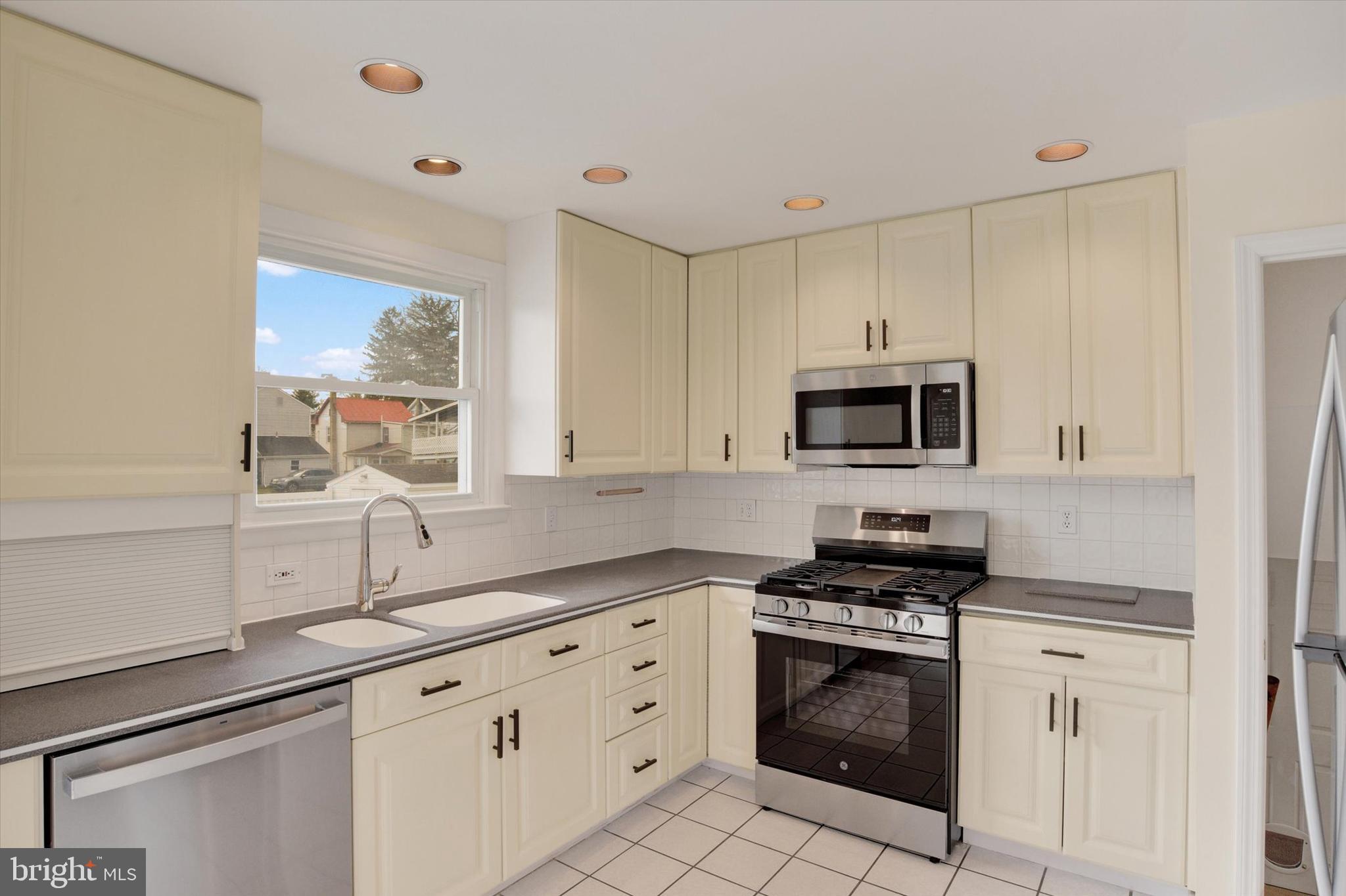 106 E Woodland Dr