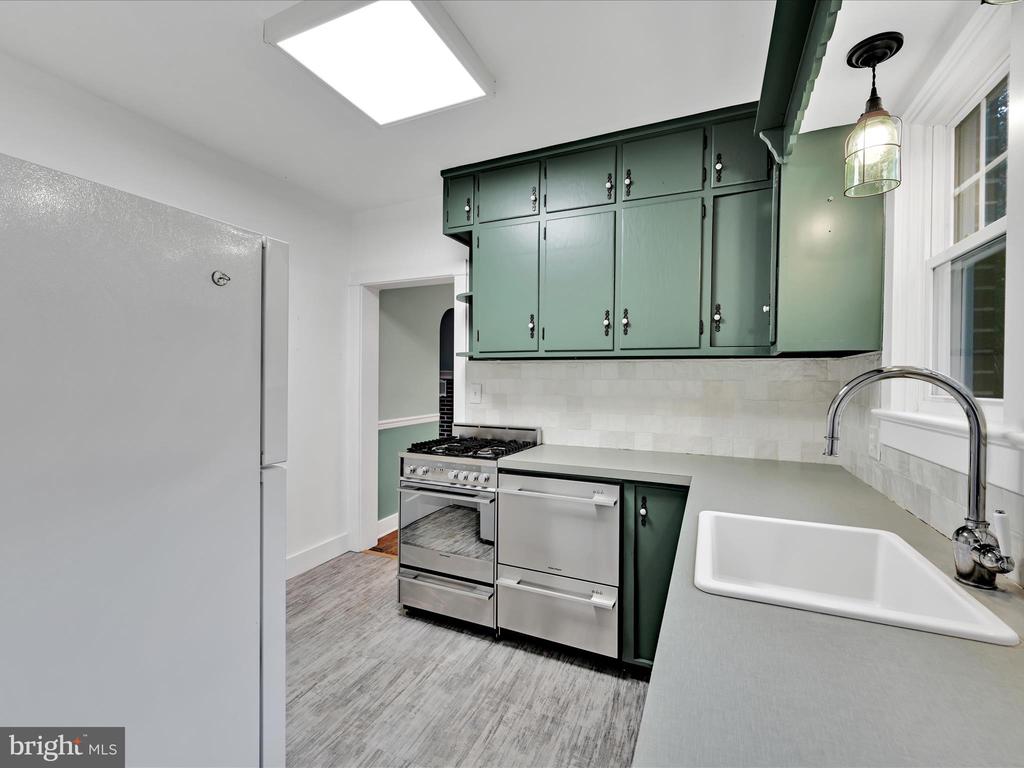 816 E MAIN STREET