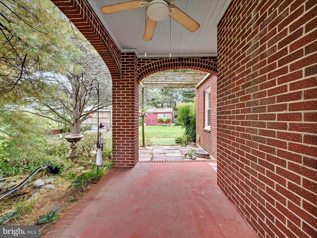 816 E MAIN STREET