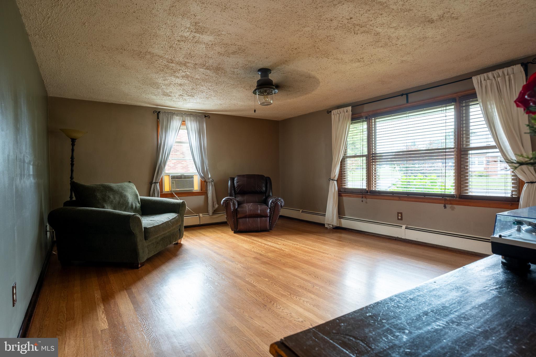 3958 Palmer Ave