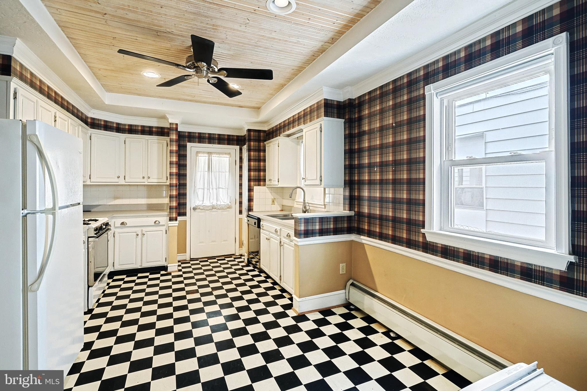 236 W Jackson St
