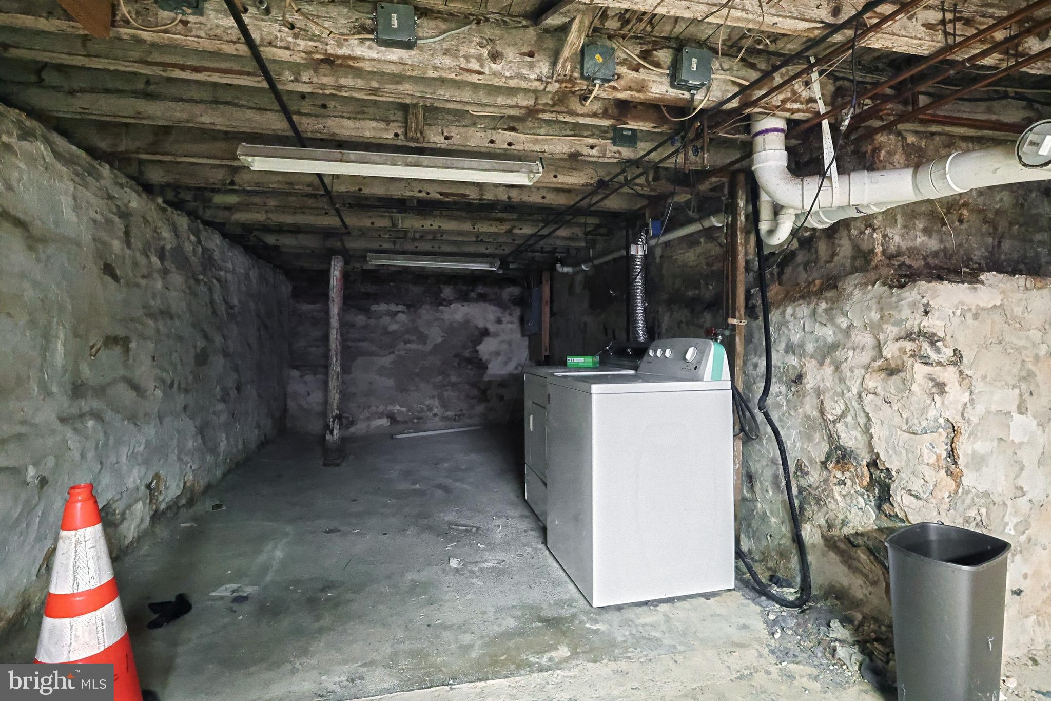 236 W Jackson St