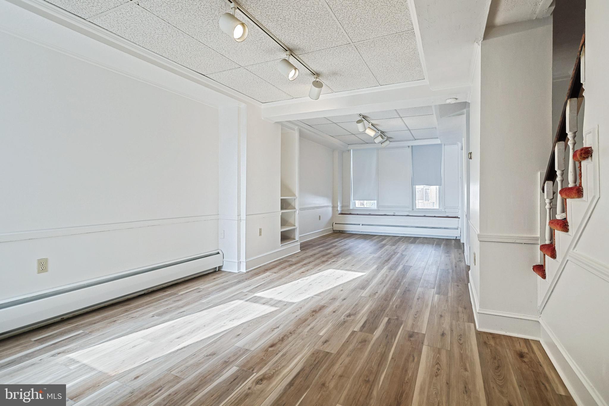 236 W Jackson St