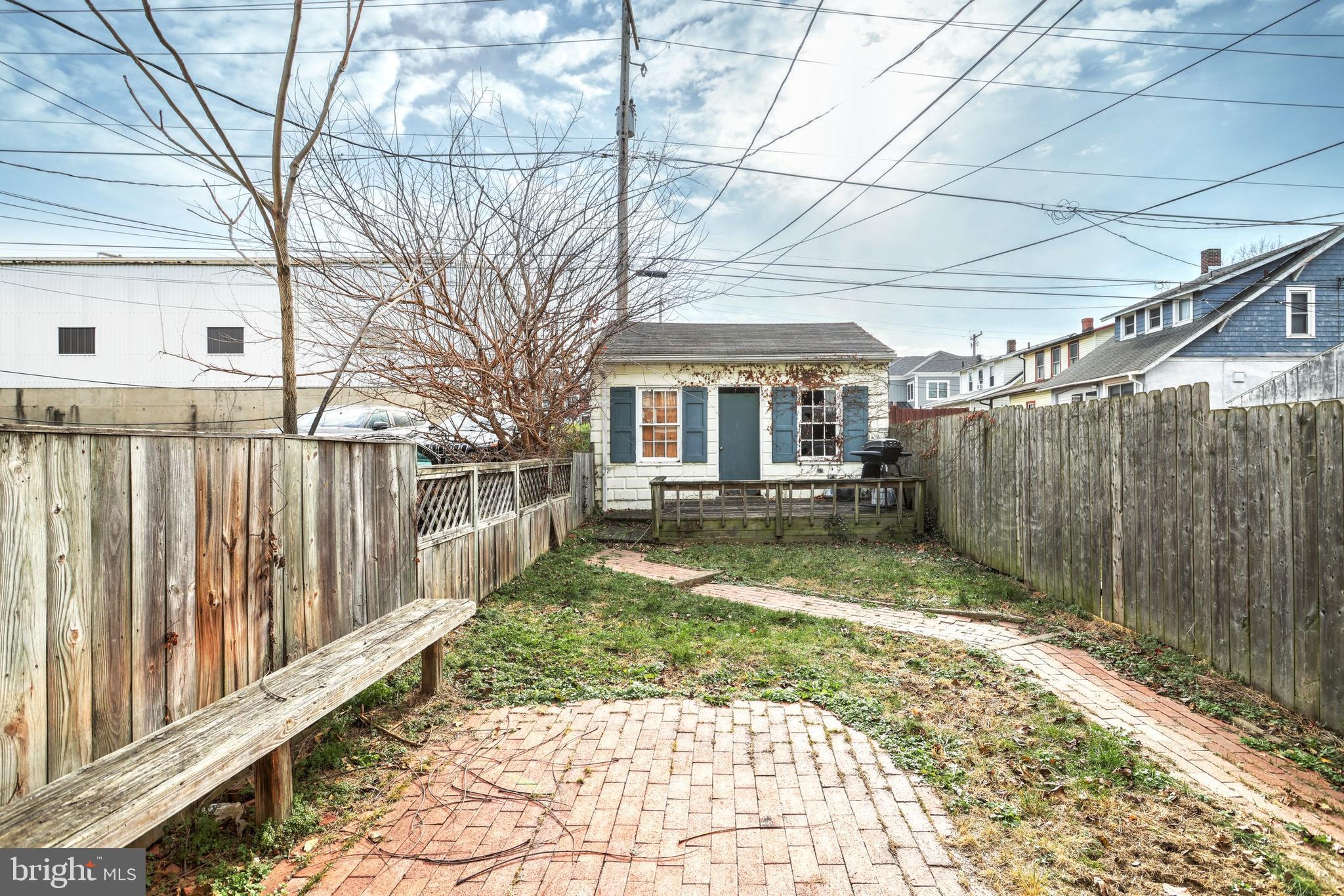 236 W Jackson St