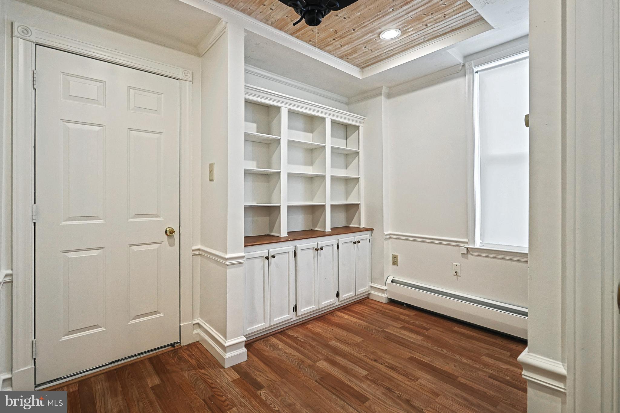 236 W Jackson St