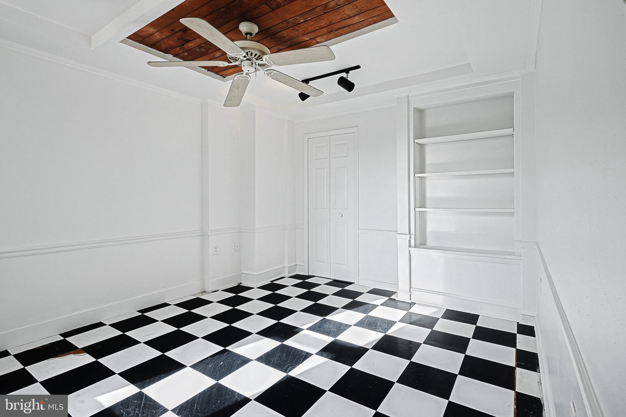 236 W Jackson St