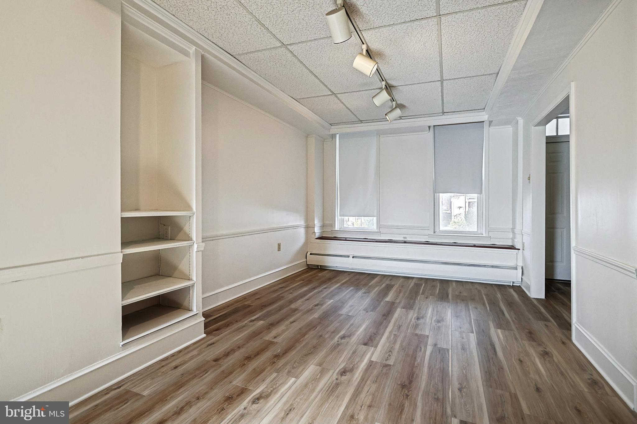 236 W Jackson St