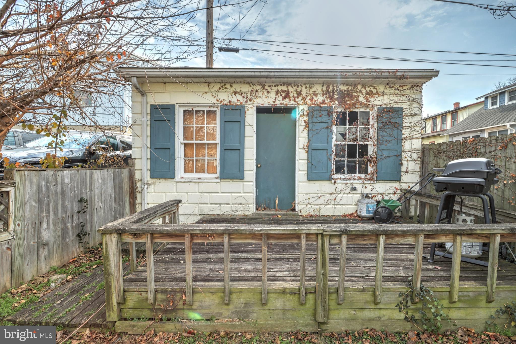236 W Jackson St